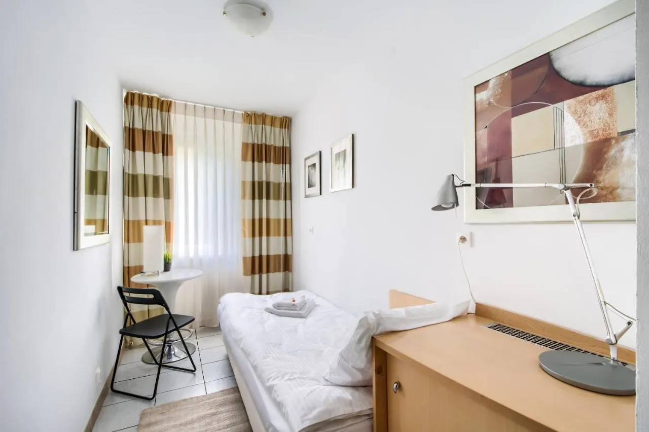 Homestay 404 Rooms Zamiany Ursynow Warsaw
